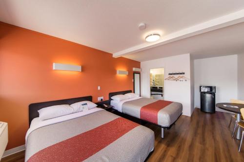 Cranbrook Hotel | Motel 6 Cranbrook