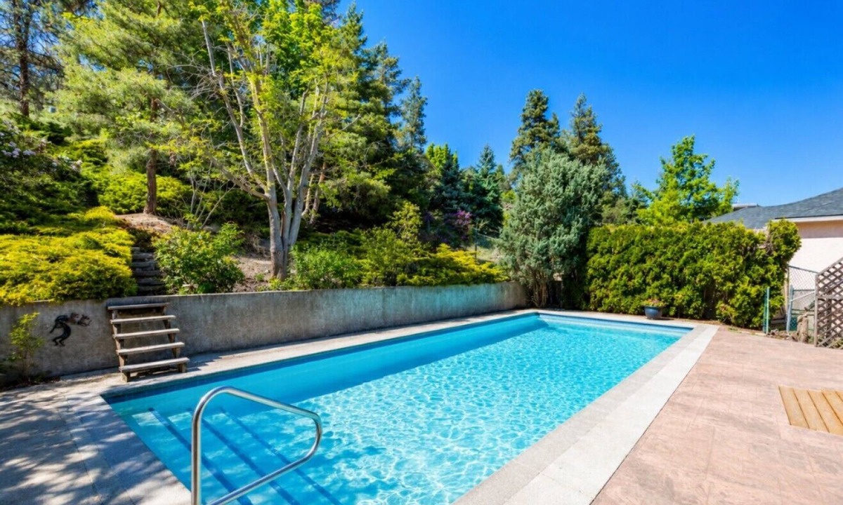 North Glenmore House | Mountain Views & Private Pool, Kelowna