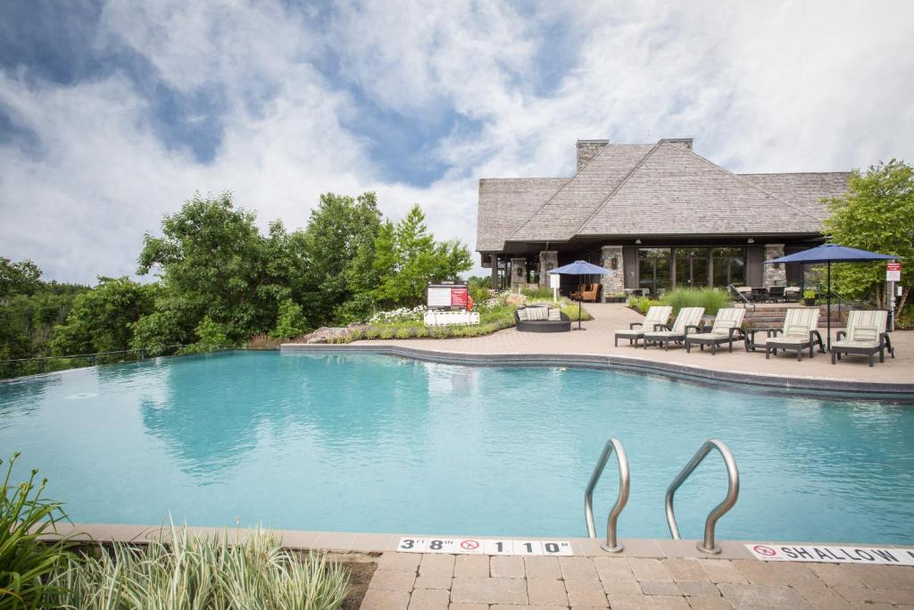 Gravenhurst Hotel | Muskoka Bay Resort