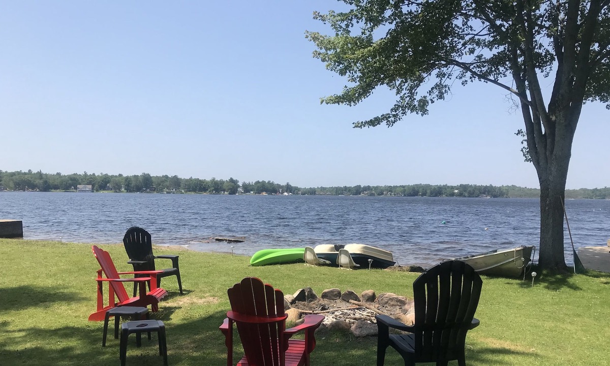 Port Stanton Cottage | Muskoka Point Zen - Lake Beach HotTub Wifi Toys. SUMMER MINIMUM 3 Nights