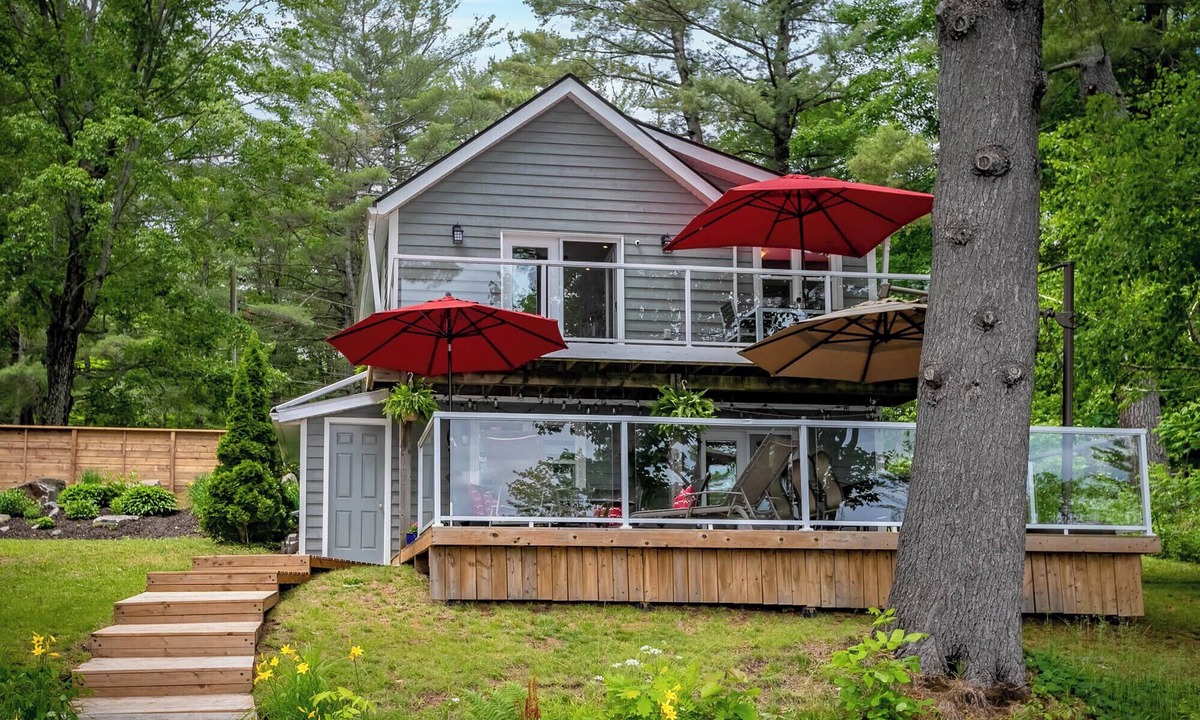 Bracebridge Cottage | Muskoka Retreat with Barrel Sauna