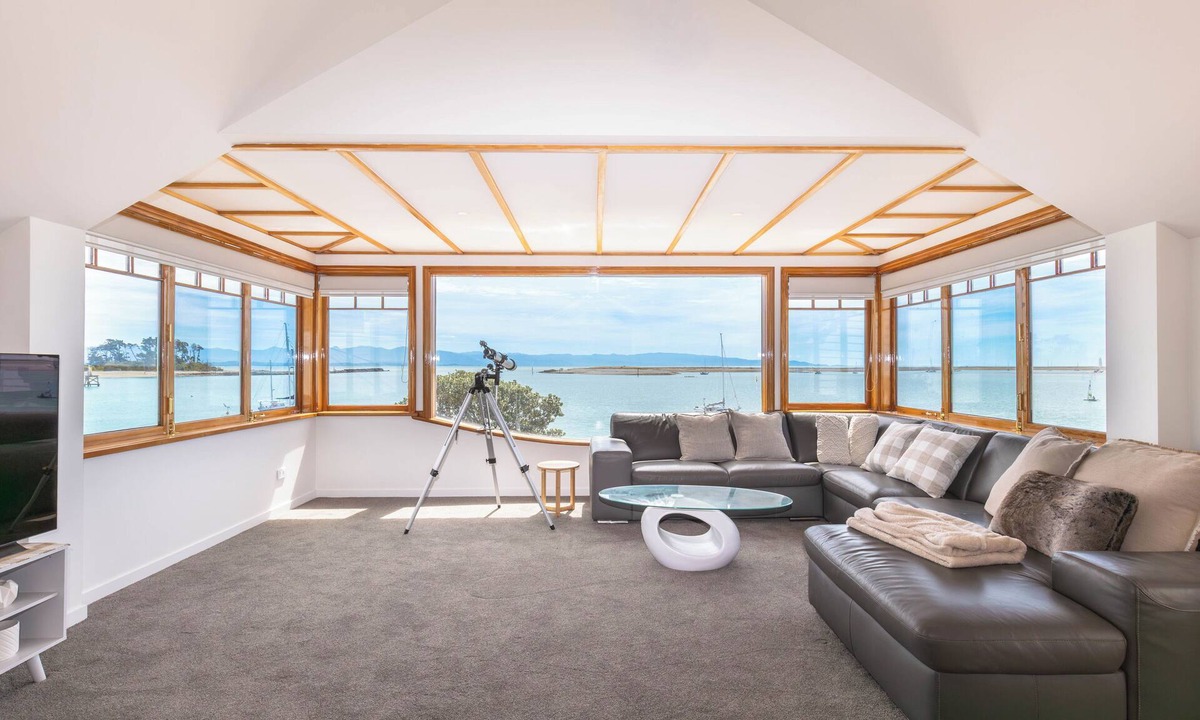 Stepneyville Apartment | Nelson Waterfront Apartment, Stunning Harbour Views, Walk to Beach & Restaurants