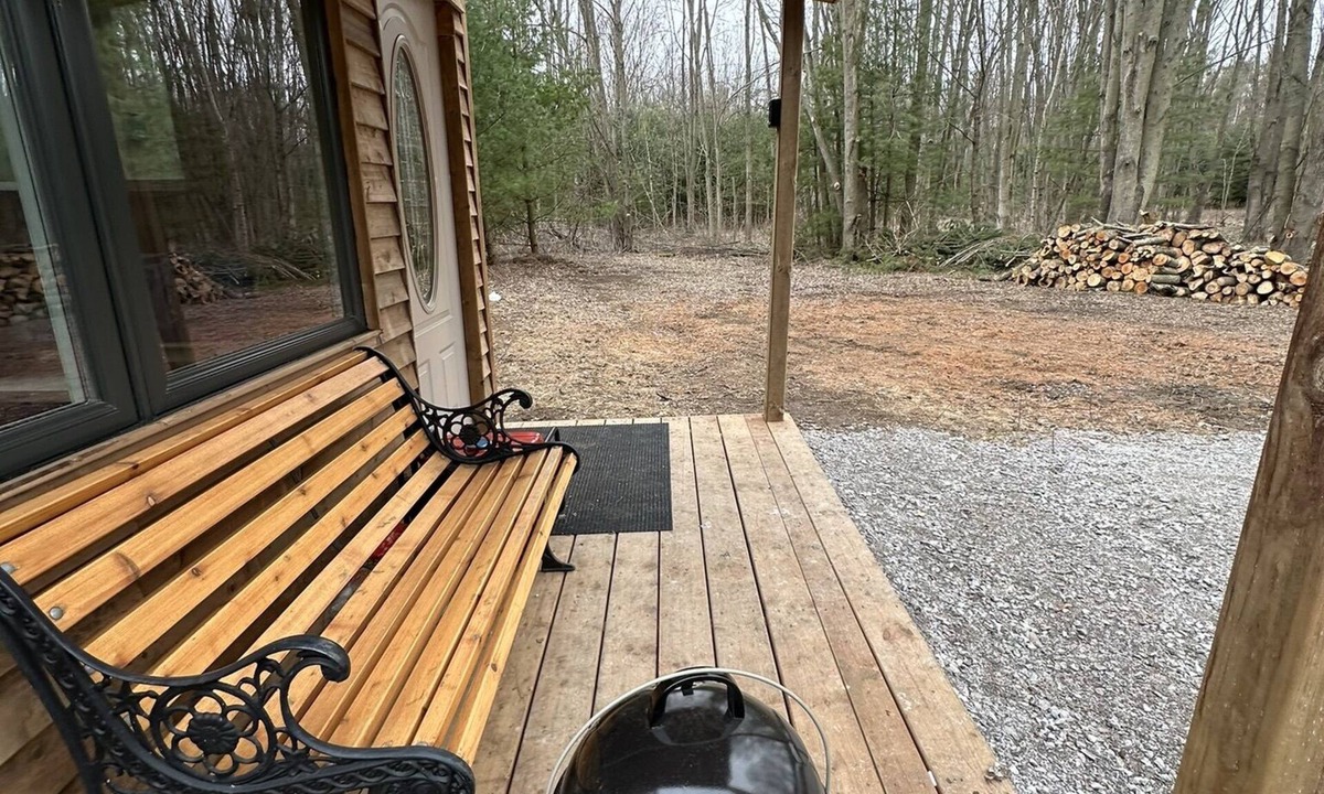 Langton Apartment | New All Season Bunkie! unplug & relax