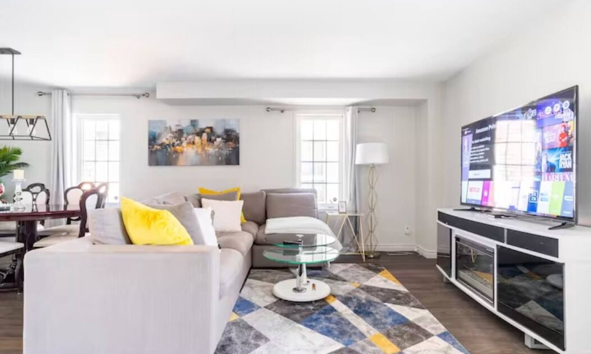 East Credit House | *NEW*Classy Inviting 4 Bedrm home near Toronto Pearson Airport Mississauga core