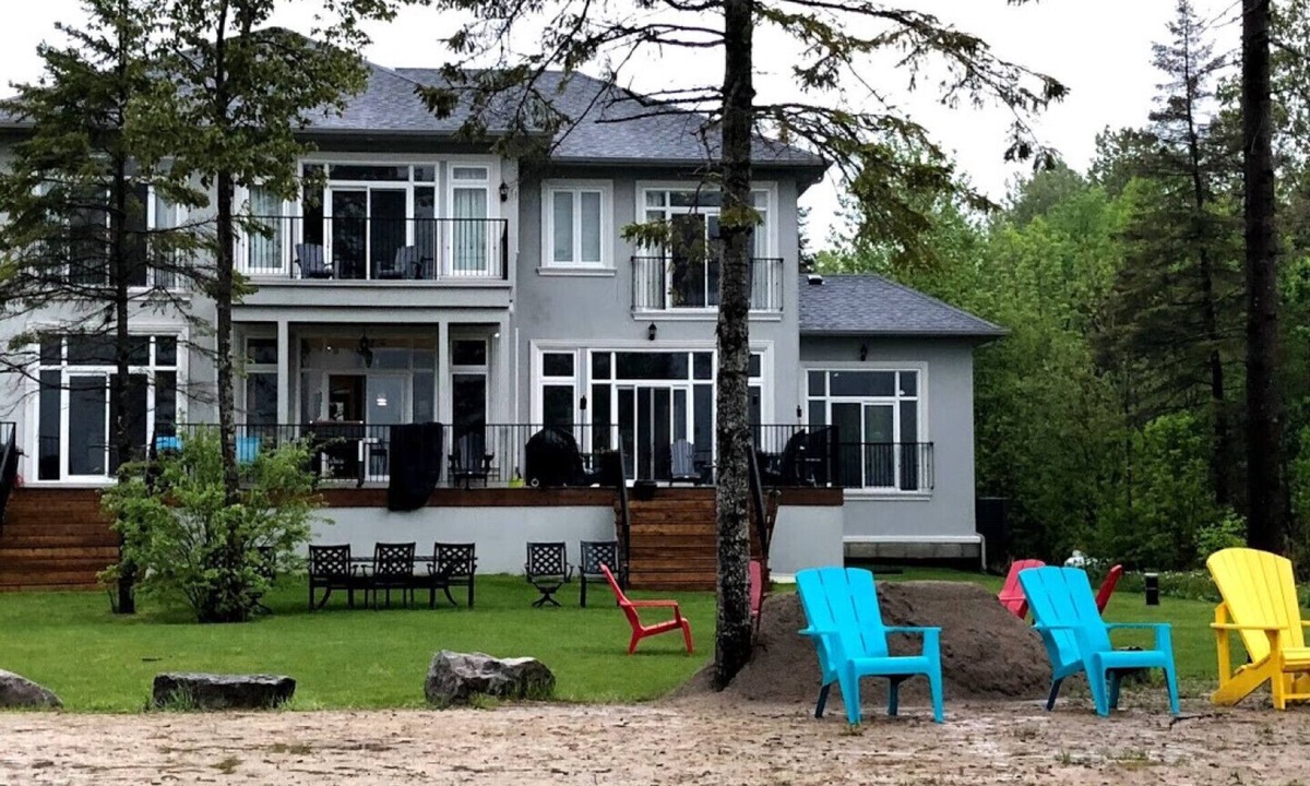 Bobcaygeon House | New Lakehouse on Private Sandy Beach, 5 Minutes from Bobcaygeon, Plenty of Toys