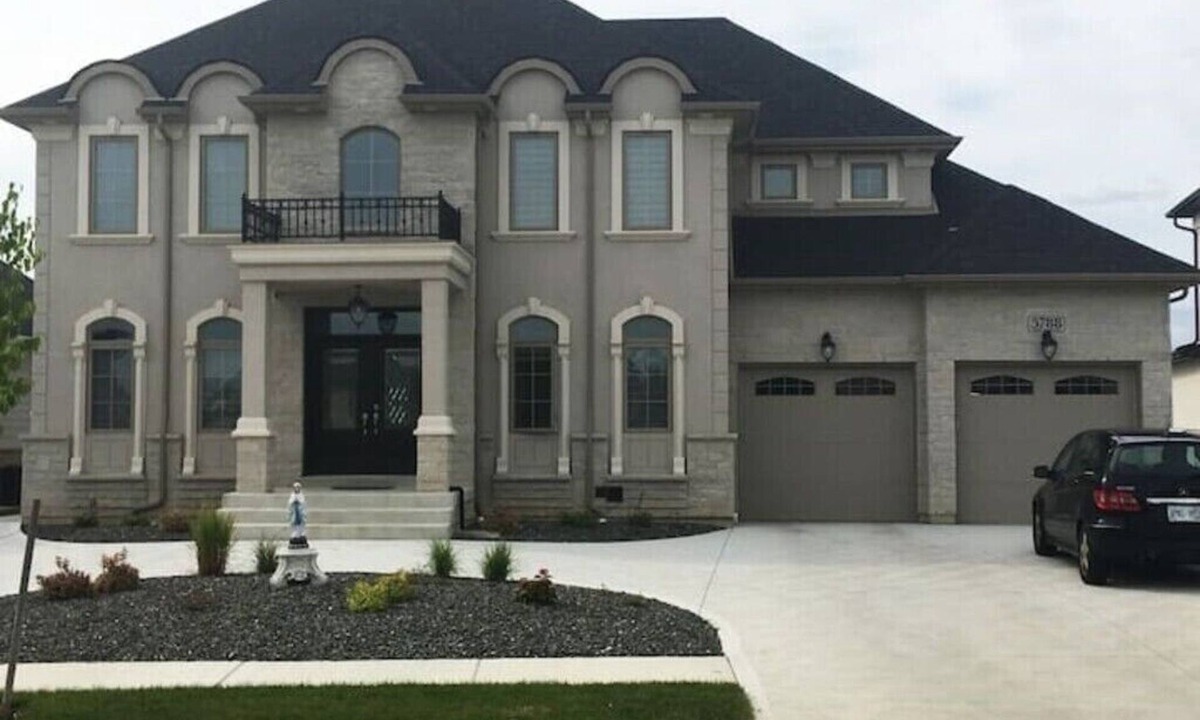 LaSalle Apartment | New Large Private Basement with Separate Entrance