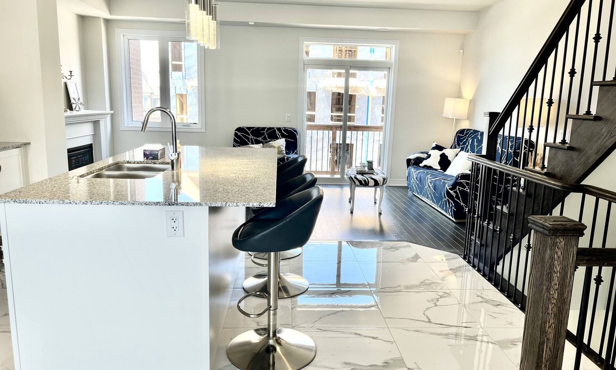 Whitby House | New luxury 3 +1 bedroom townhome in Whitby