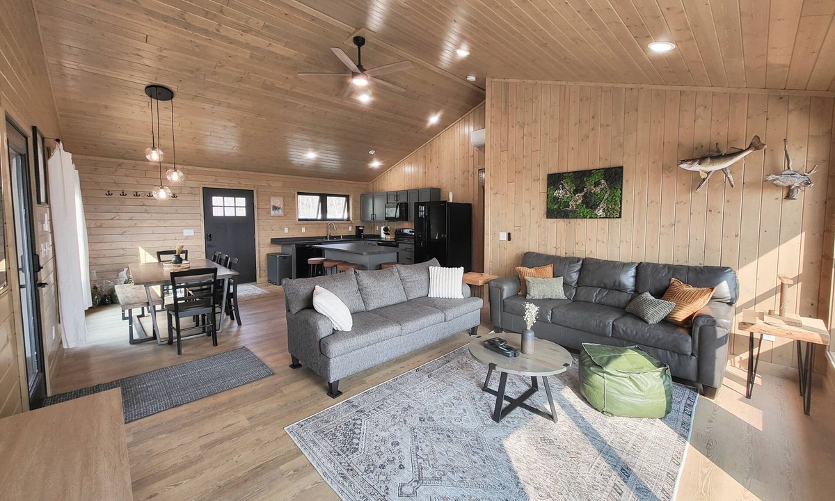Lake Jessie Cabin | Newly Built Cedarpoint Cottage -Cozy and Relaxing on Jessie Lake -Pet Friendly