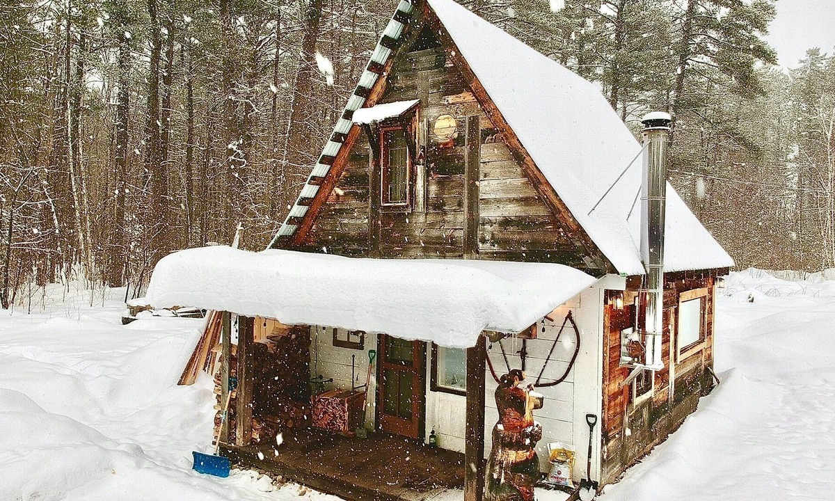 Rapides-des-Joachims Cabin | Newly hand crafted wooden cabin.
