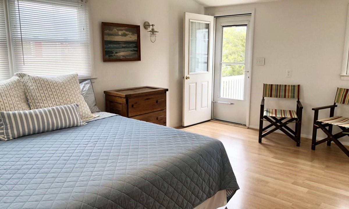 Ship Bottom House | Newly renovated Cape Cod 4BR 2 Baths in LBI close to restaurants, and beach
