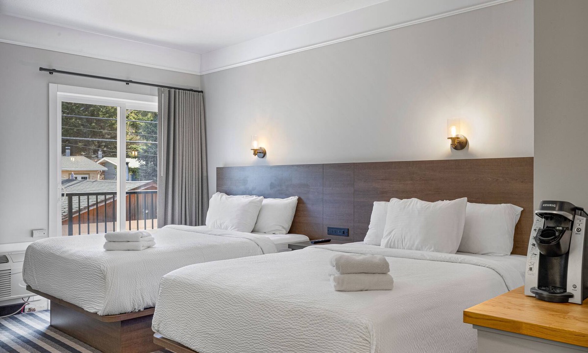 Canmore Hotel | Northwinds | Double Queen + Deluxe King Adjoining Room