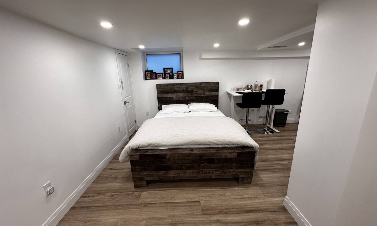 Rosemount House | nPvt Studio near Fairway Mall & Waterloo Airport. Downtown in few minutes