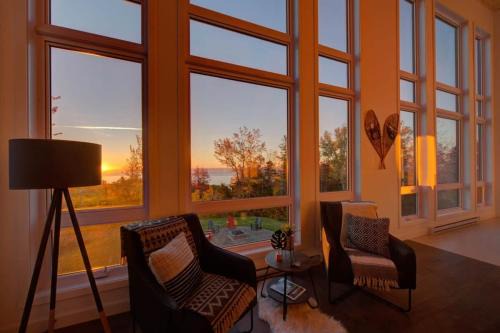 Saint-Joseph-de-la-Rive Ski Chalet | O Vitre Spa - Relax with St-Lawrence Views