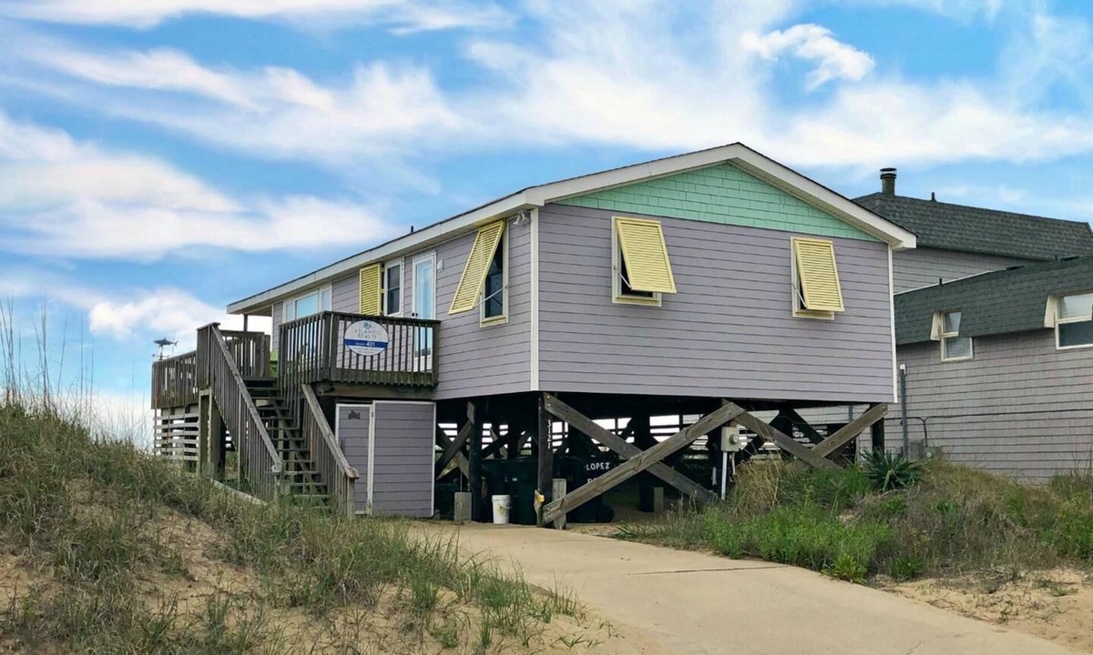 Colington Cottage | Oceanfront Classic 4-bedroom Beach Cottage Kill Devil Hills