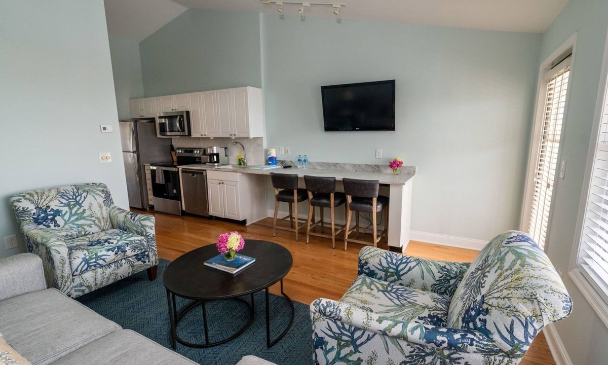 Cape May Hotel | Oceanfront Escape | Two Spacious Suites, Pool, Sauna & Stunning Views