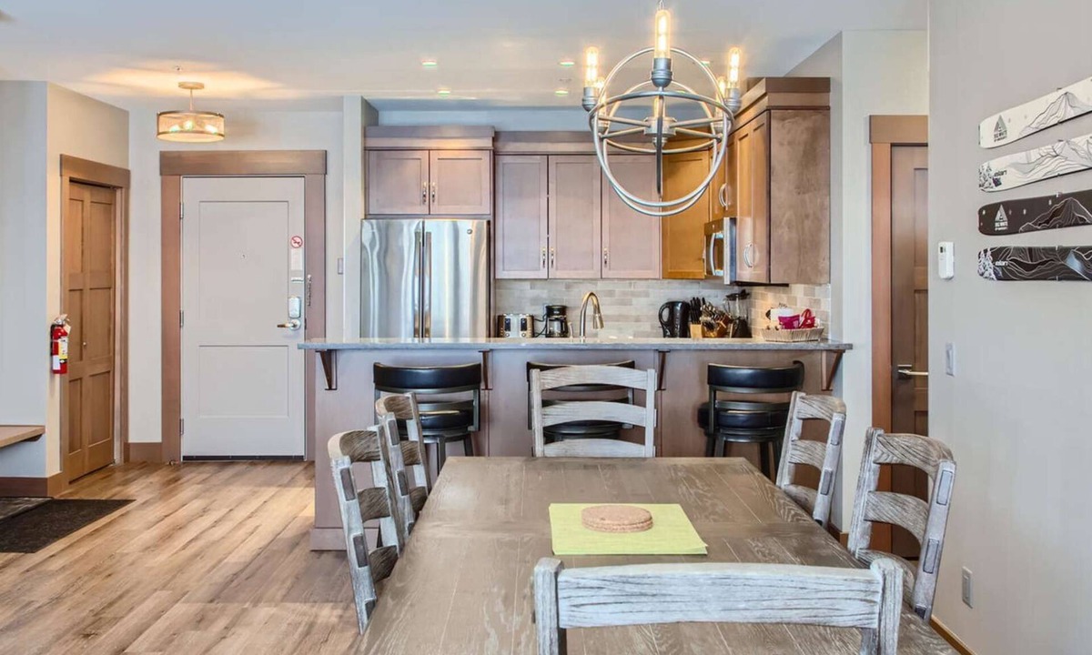 Big White Ski Resort Condo | Okanagan - Stonegate Resort B102