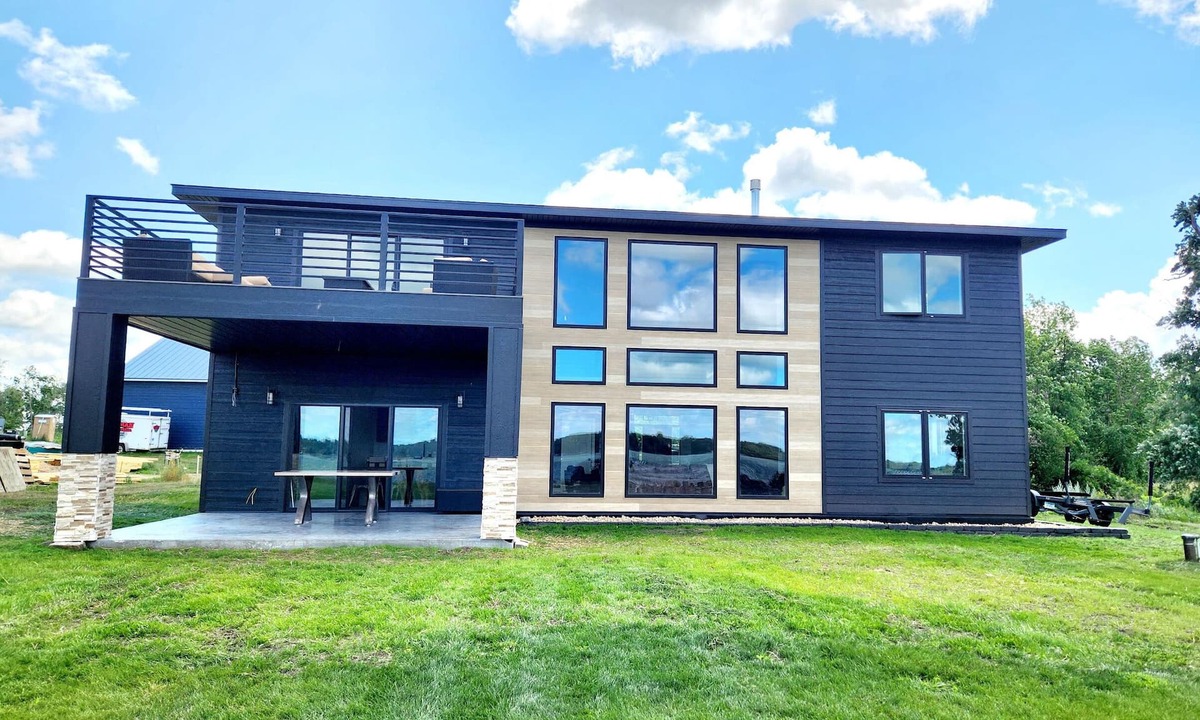 Alexandria House | On Lake Time!nStunning Modern Lakefront 5 BR/4 BA on Maple Lake ~ Sleeps 12+