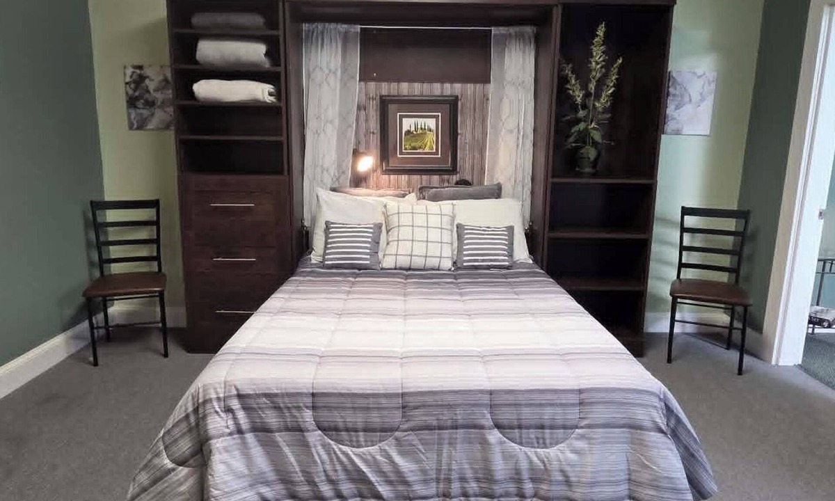 Ellsworth Apartment | One night stops in charming Ellsworth