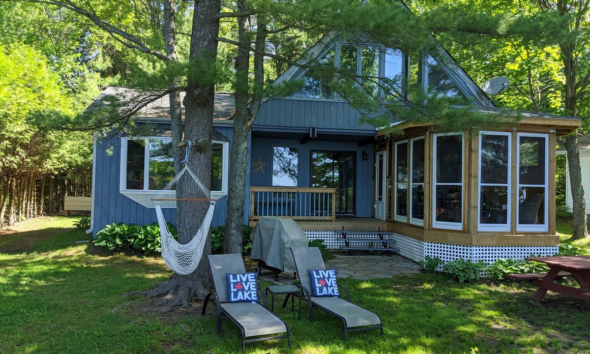 Torrance Cottage | Our 4 bedroom 2 Bathroom Lakefront Cottage in the Heart of Muskoka
