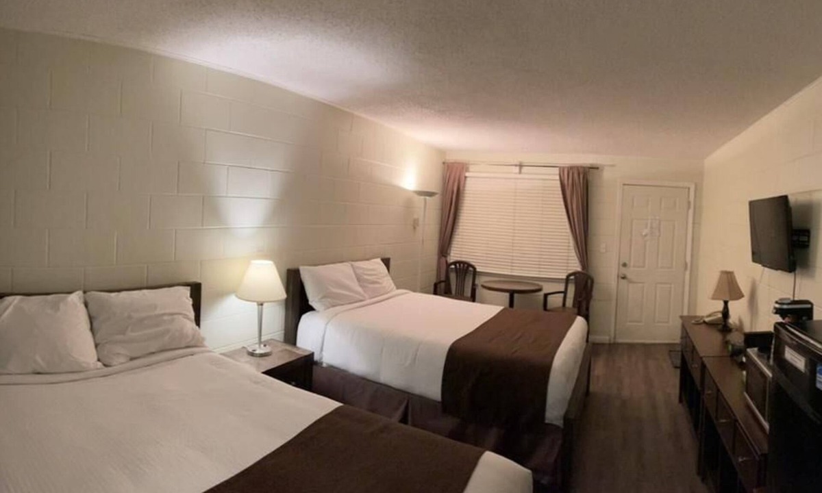 Coleman Hotel | Paddock Inn