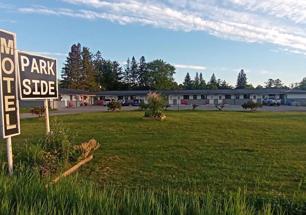 Otonabee-South Monaghan Hotel | Park Side Motel