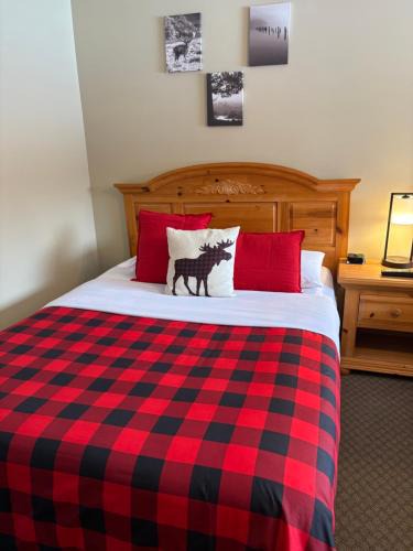 Algoma District Hotel | Parkway Motel