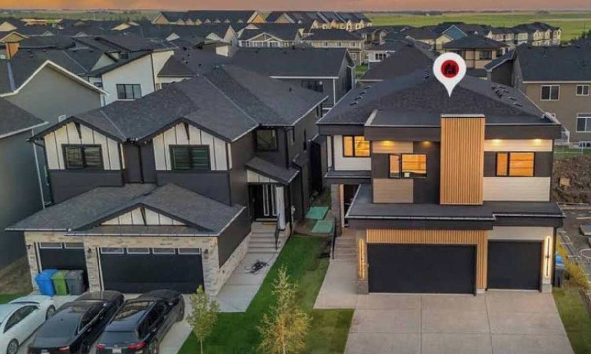 Chestermere House | Pavilion Lakefront Luxe 3 Bdrm Near Lake!