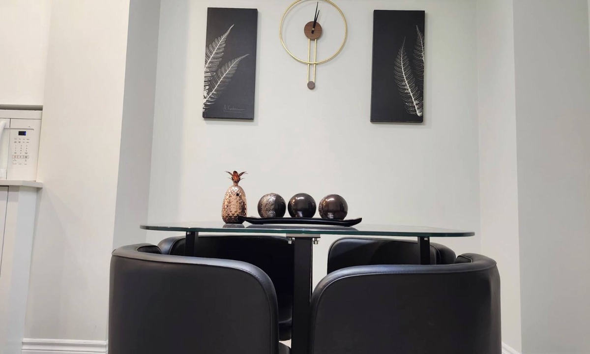 Chapel Hill South House | Peaceful place to stay in Ottawa