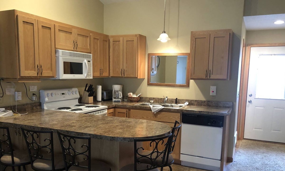 Hill City House | Peaceful Quadna Mountain Resort Townhouse w/ Hill Lake Access!