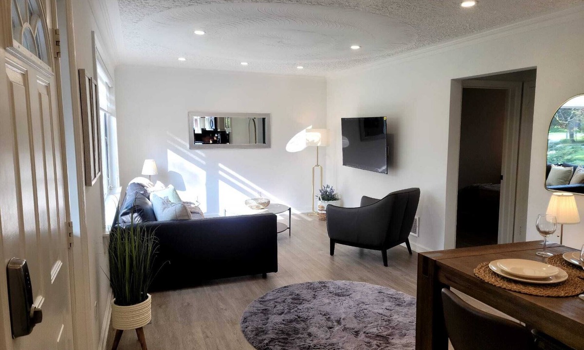 Newmarket House | Peaceful, relaxing 3-bedroom house with 2 cars indoor separate garage.