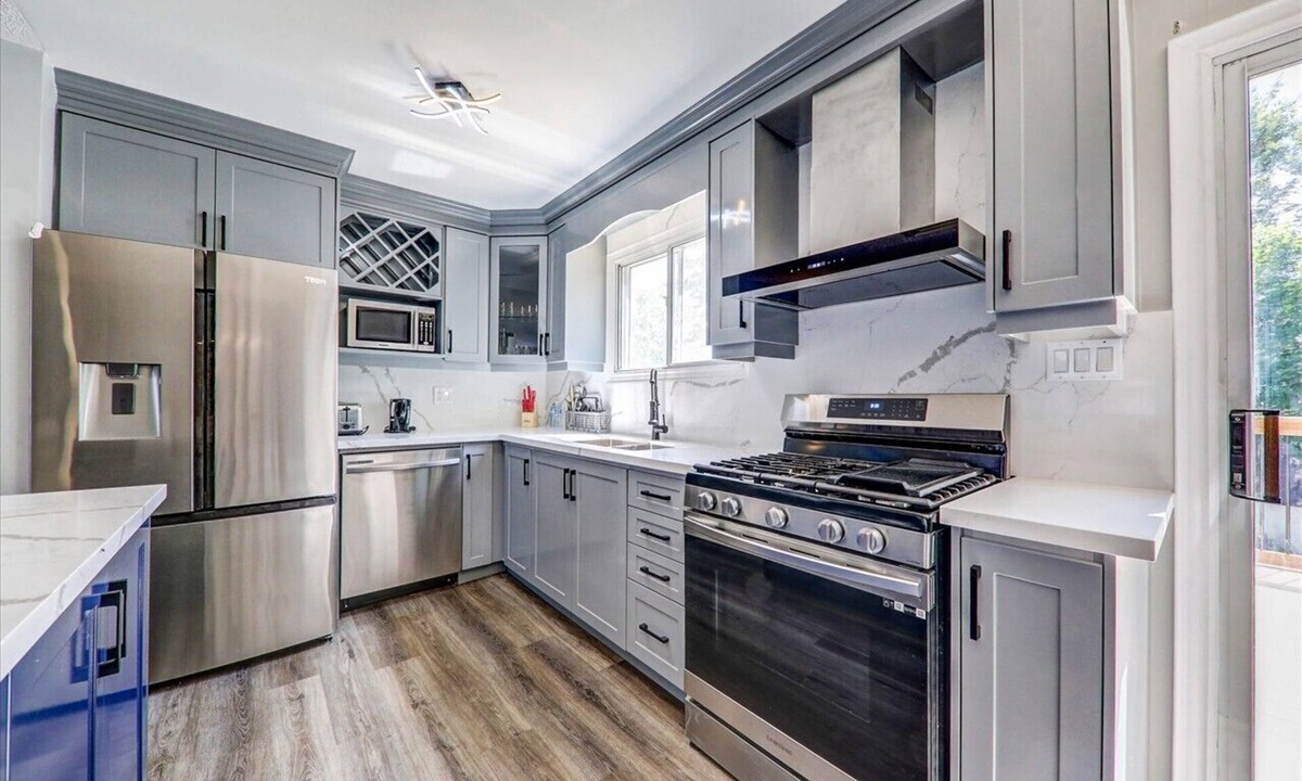 Tiny House | Peek-A-Boo Modern All Season Cottage
