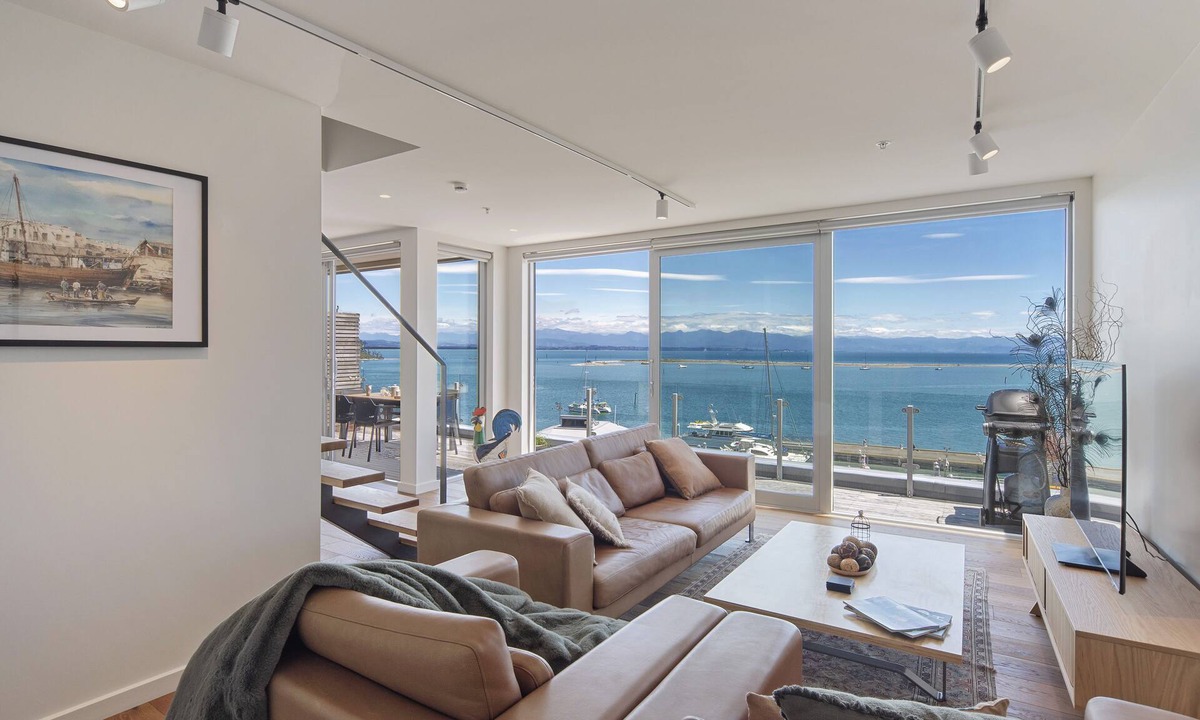 Stepneyville Apartment | Penthouse 37 - Spectacular Nelson Waterfront Apartment