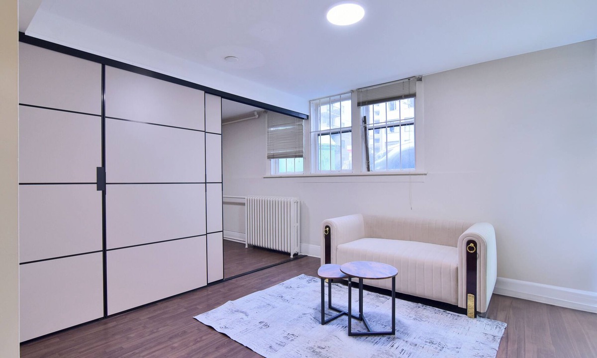 West End Apartment | Pet Friendly 2 Bedroom - Furnished @ 935 Jervis