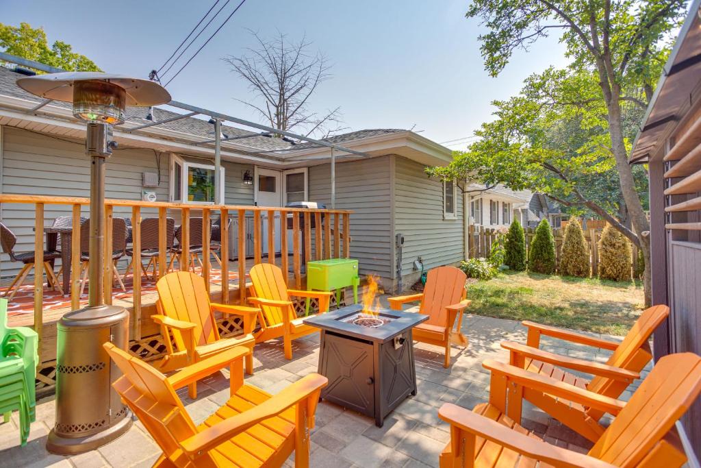 Southwest Minneapolis House | Pet-Friendly Minneapolis Home about 8 Mi to Downtown!