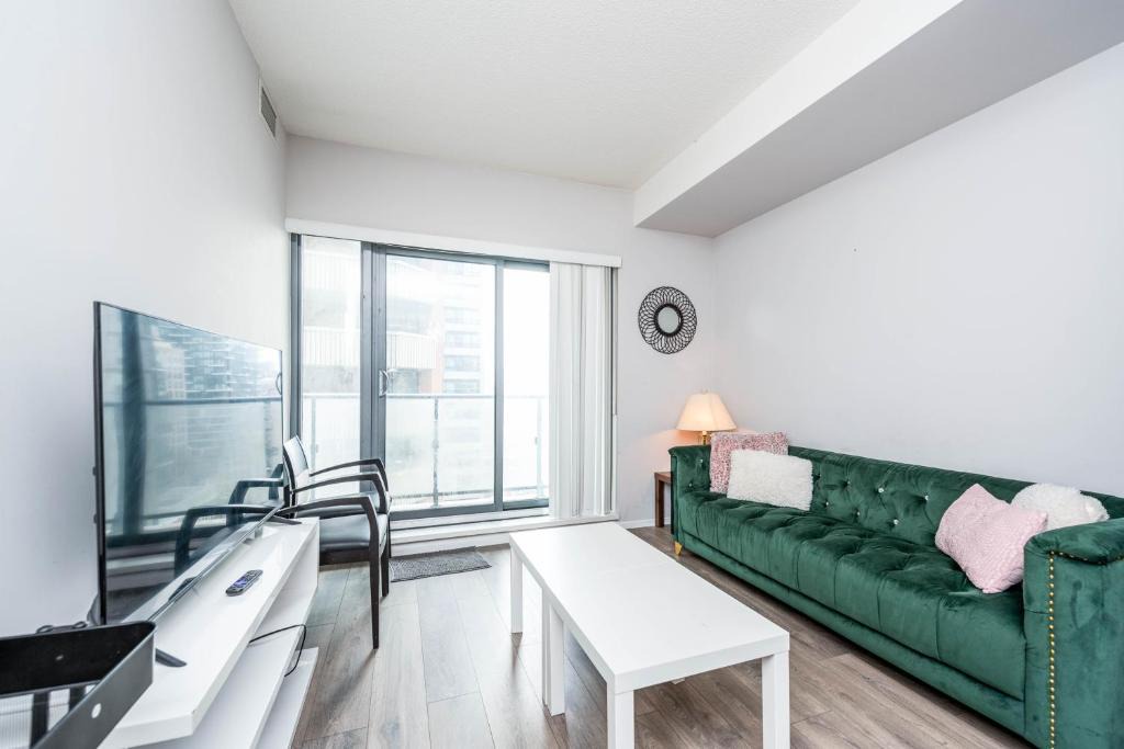 Downtown Toronto Apartment | PlanURstay - Stylish Suite