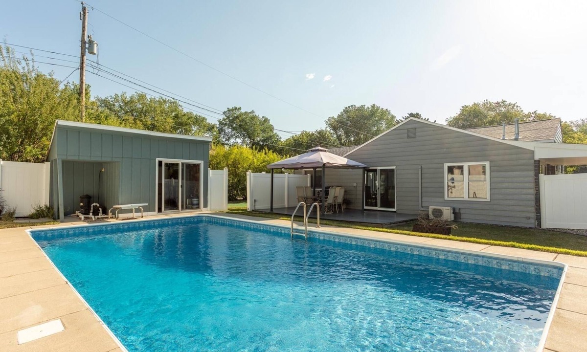 Starbuck House | Pool house in the heart of Starbuck 3min drive to Lake Minnewaska/Starbuck Beach