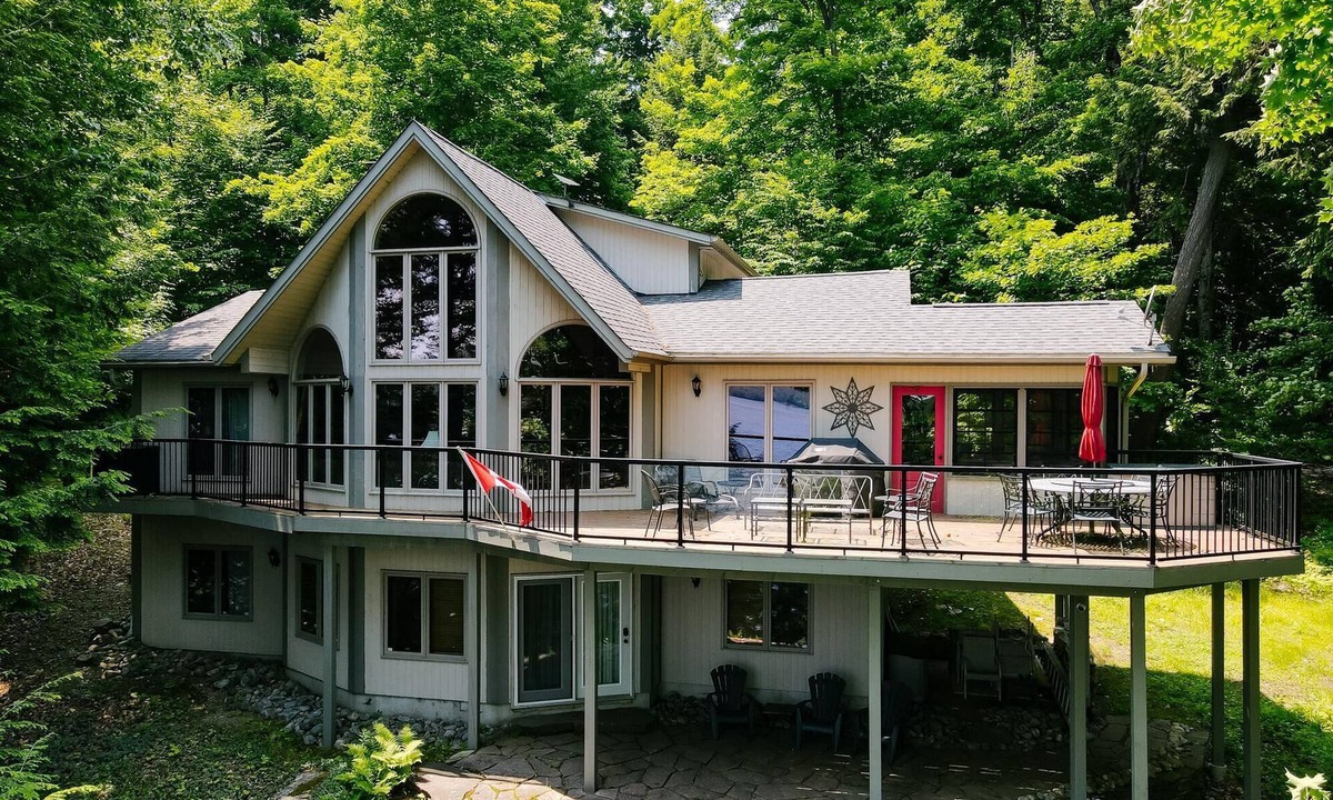 Dysart et al Cottage | Premier Haliburton Redstone Lake Location