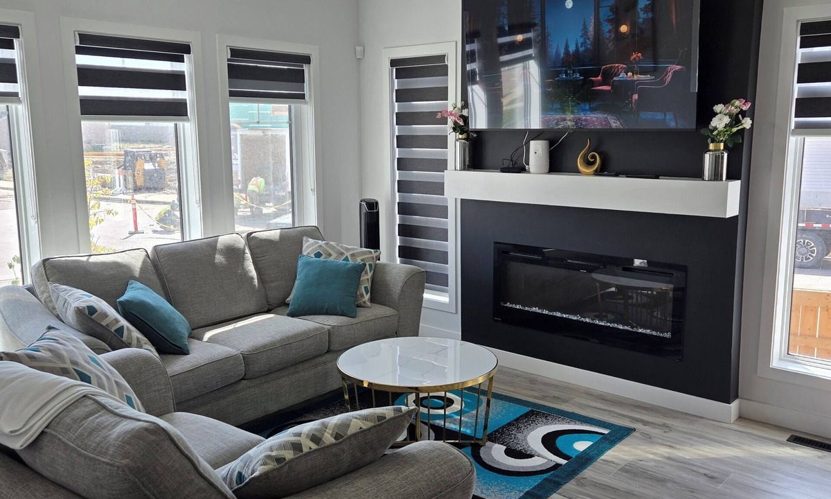 Southwest Edmonton House | President's Choice: Executive Guest Lodge | AC | Yard