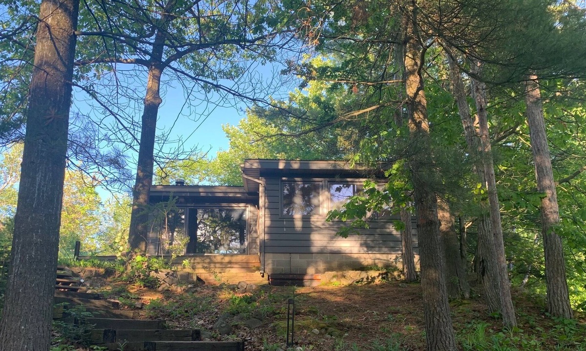 Tiny Cottage | Private 3 bedroom, 1 bath cottage in Woodland Beach