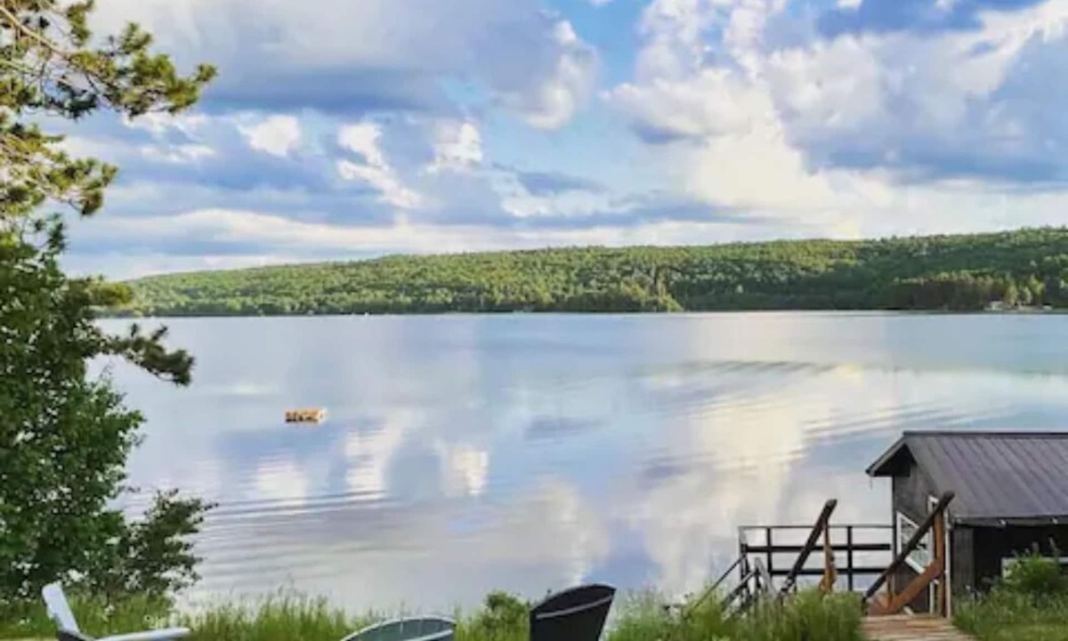 Madawaska Valley Cottage | Private Beach | Hot Tub | Sunny | 3 BDR Cottage