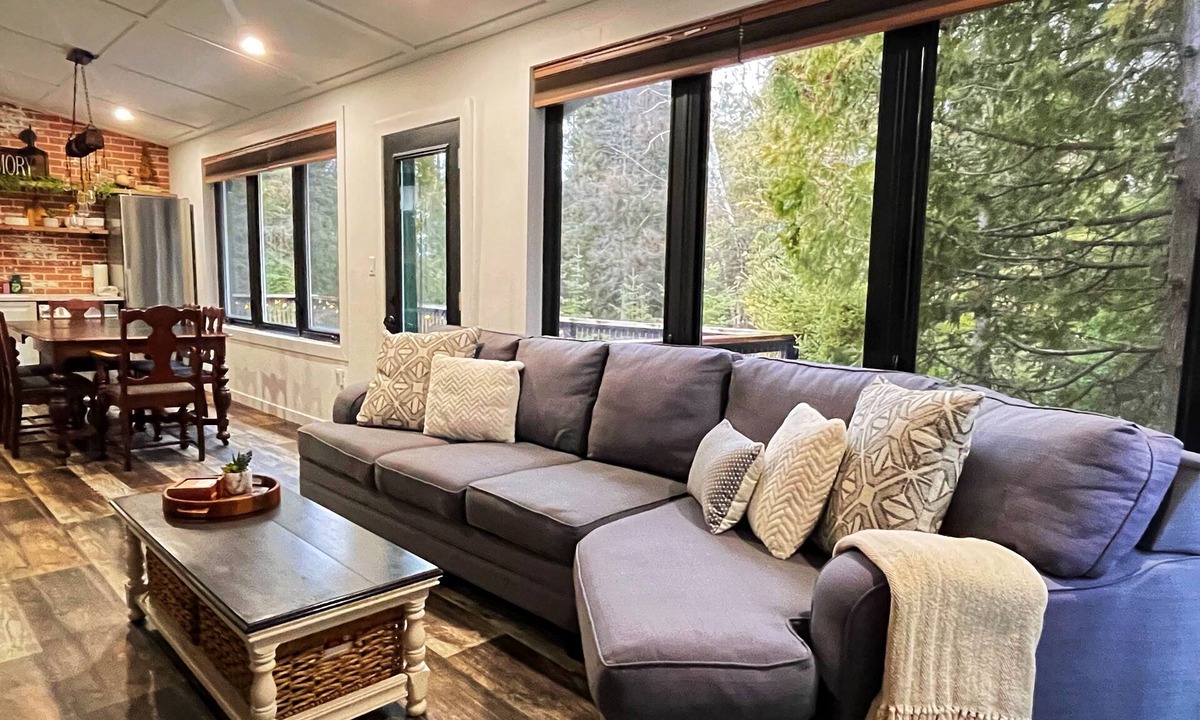 Tobermory House | Private cottage nestled in the trees near tranquil Tobermory with WiFi, AC