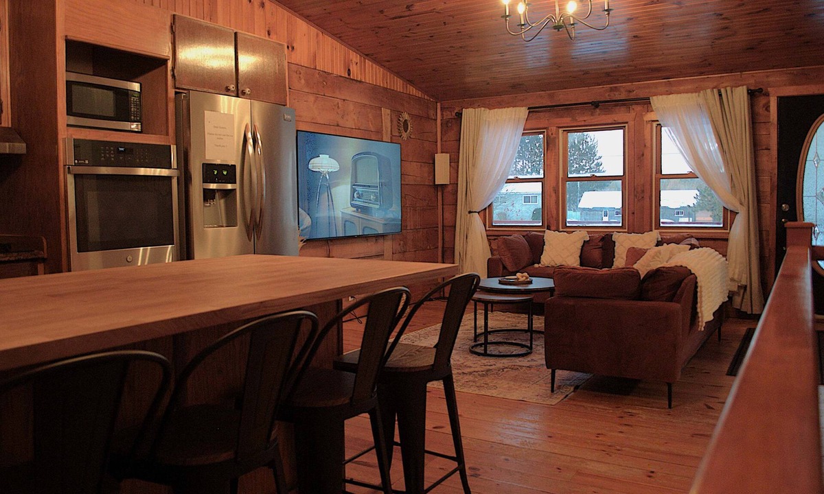 North Algona Wilberforce Cabin | Private Cozy Cottage-Near Lake Dore, Bon Echo & Algonquin Park