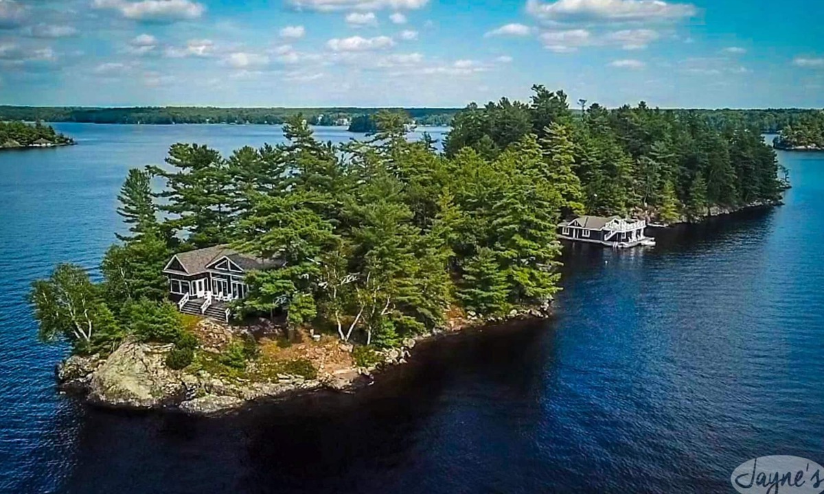 Port Carling Cottage | Private Island on Lake Muskoka! Cottage+guest house+bunkie! Sunsets!