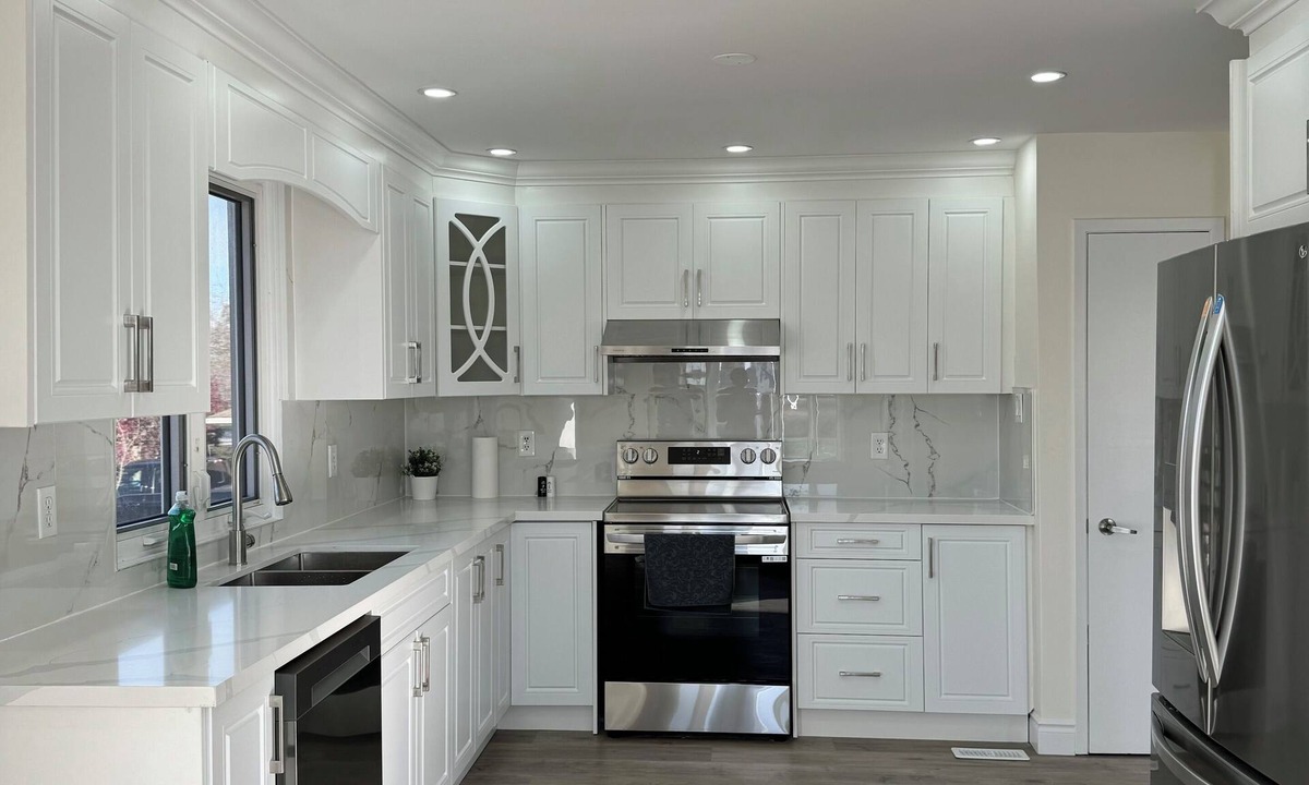 Central Elgin House | Private Main Floor Retreat in St. Thomas – Spacious & Ideal for a Relaxing Stay!
