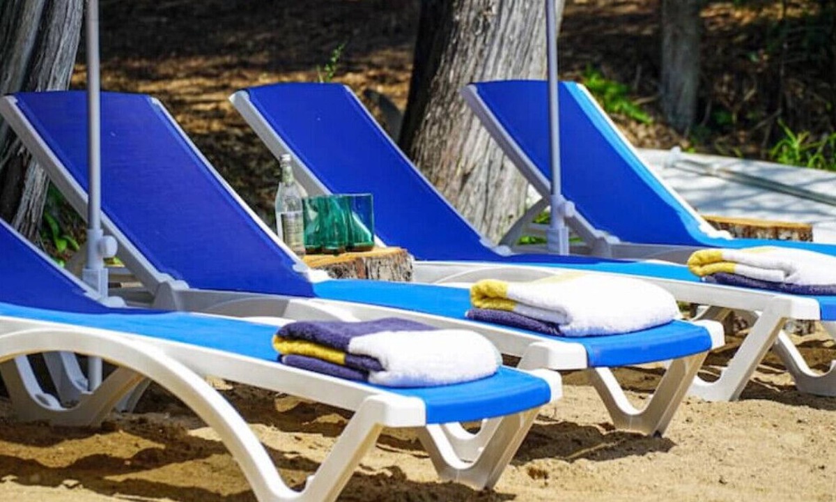 Highlands East Cottage | Private Peninsula Retreat - Beach/Jumping Rocks/Hammock/Fire Pit/Sunsets
