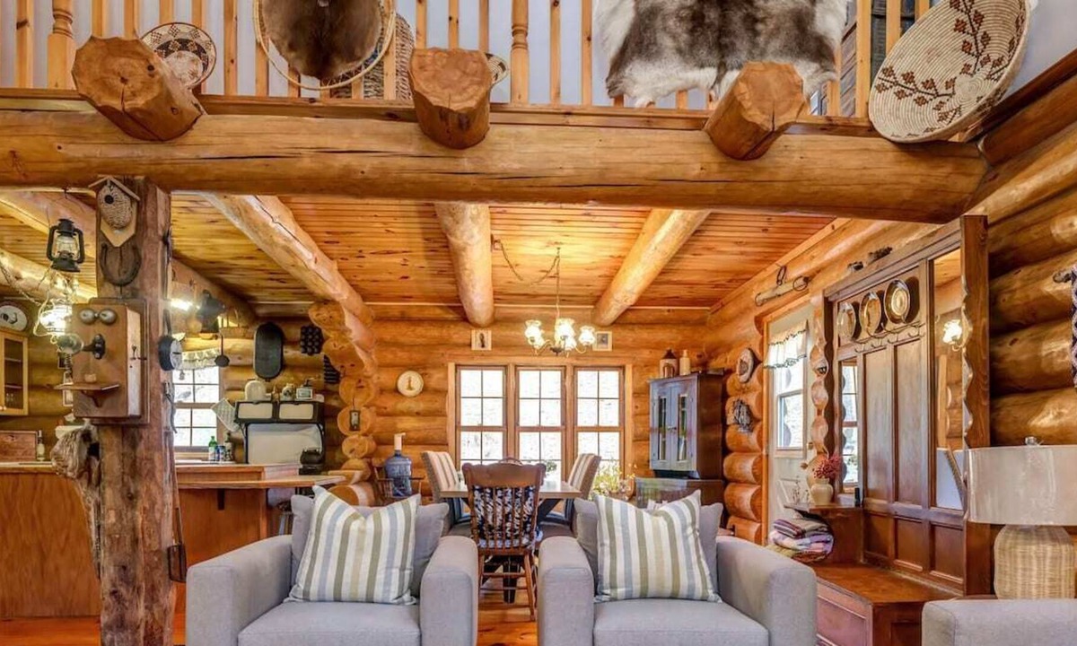 Lyndhurst House | Private, relaxing waterfront log cabin