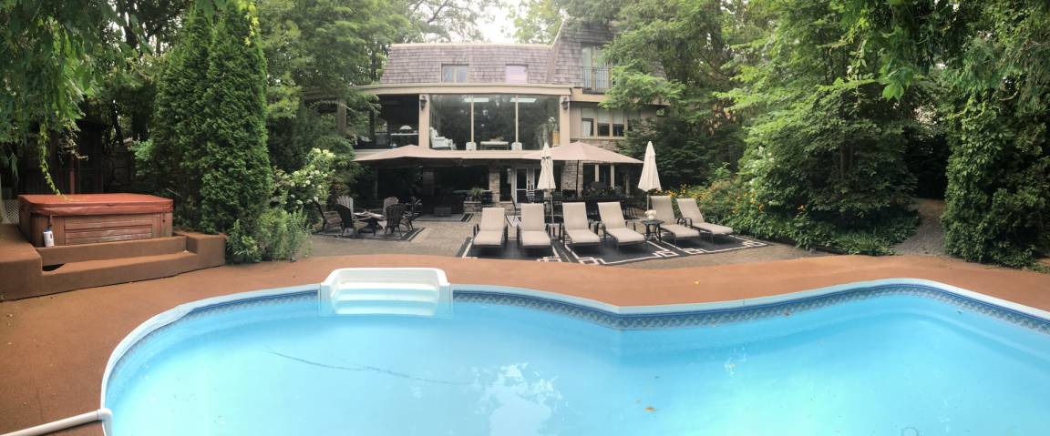 Clarkson-Lorne Park Resort | Private room ∙ 1 guest