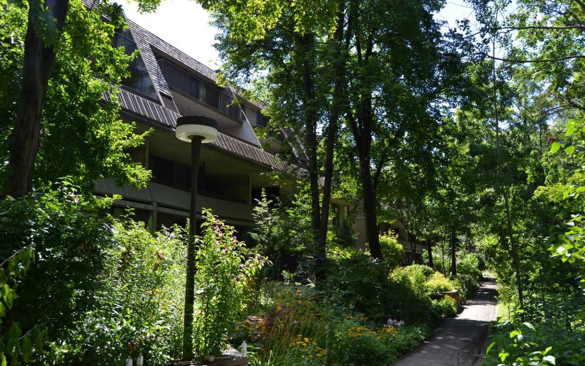 Mississauga Valleys Resort | Private room ∙ 2 guests