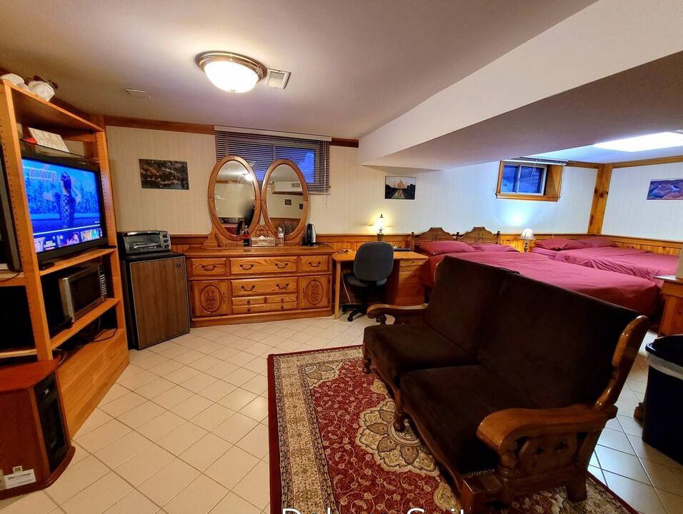 Humber Summit Resort | Private room ∙ 4 guests