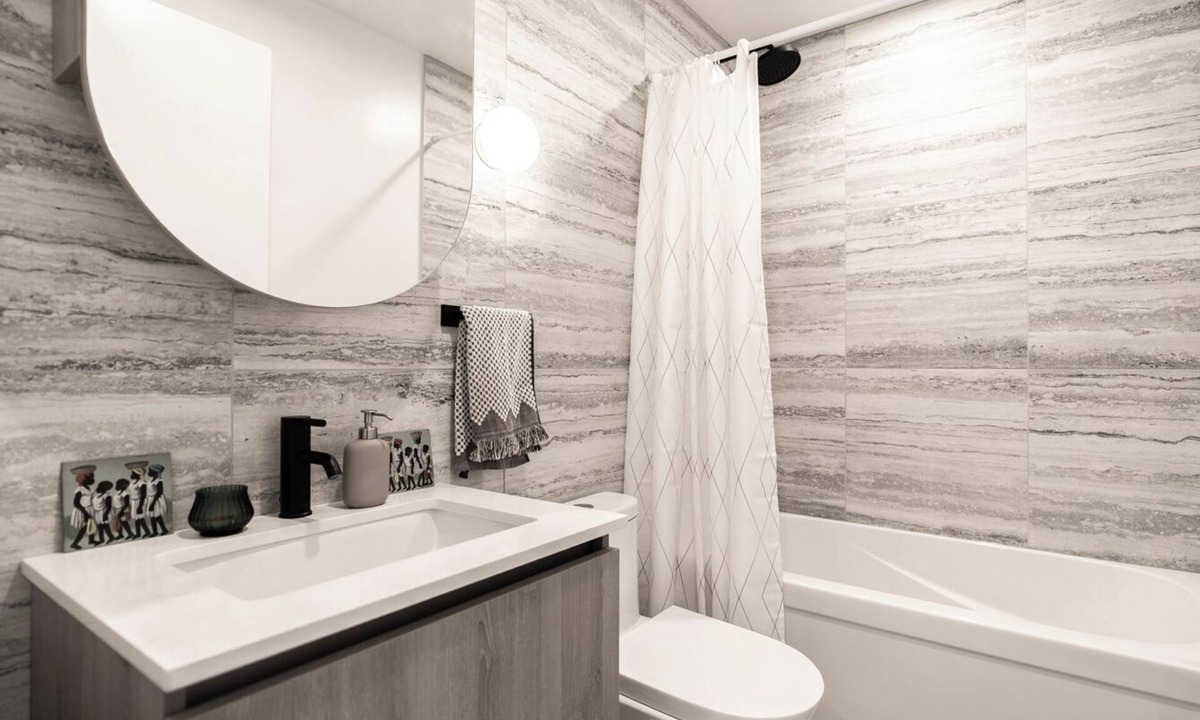 West Bend Condo | Private Room in Art, Loft Style Condo in Toronto!